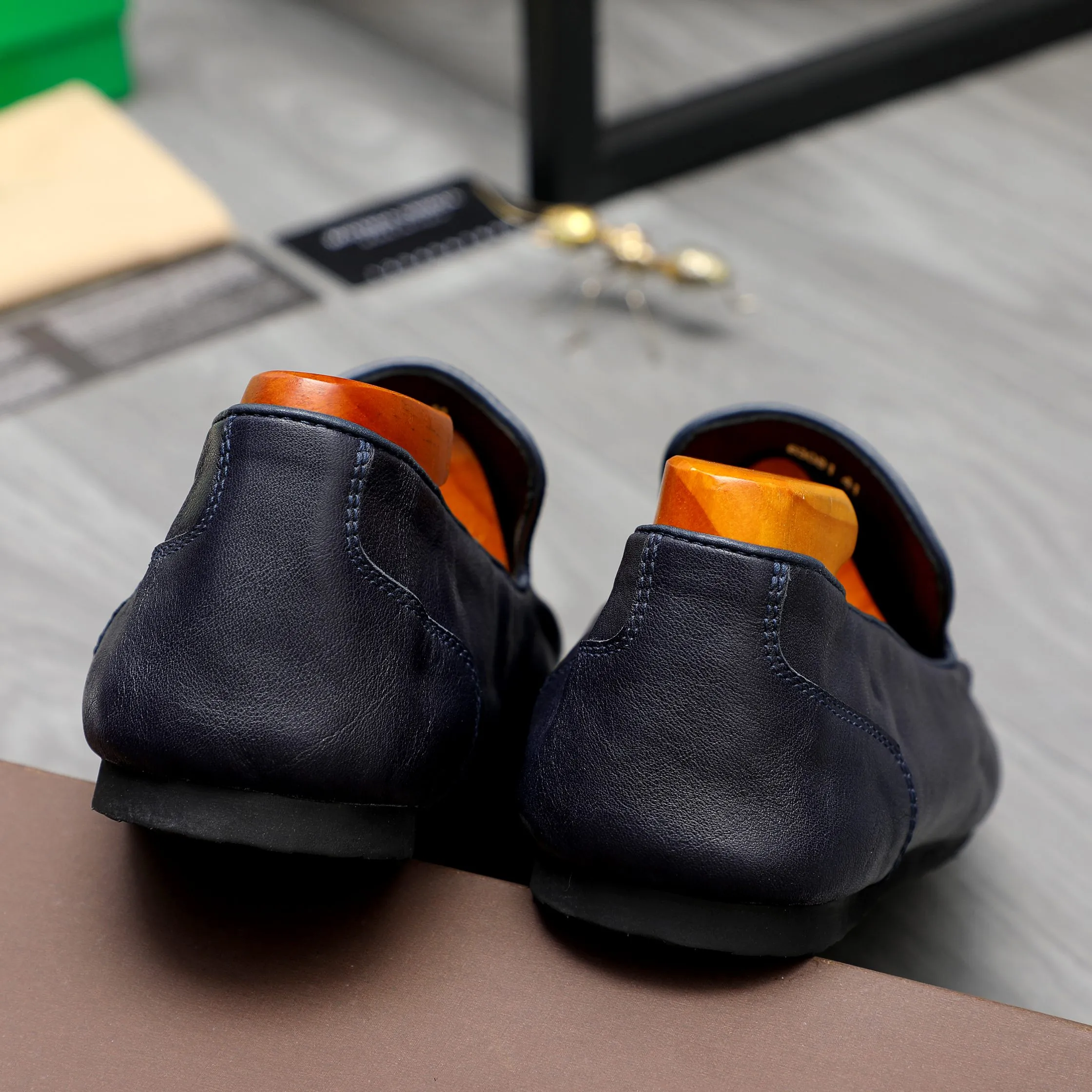 Men's shoes 💰460 Product trademark: BV "Bottega Veneta" soft leather slip-on men's shoes Regular size: 39-45 Product materials: Selected high-quality cowhide upper, cowhide lining, original outsole